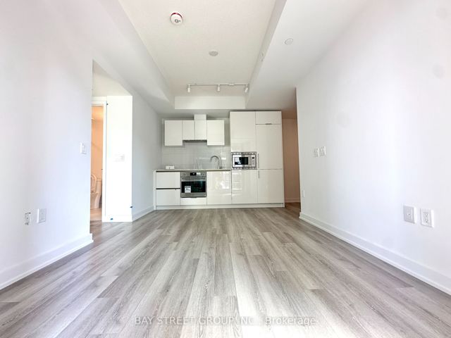 2006 - 238 Simcoe St