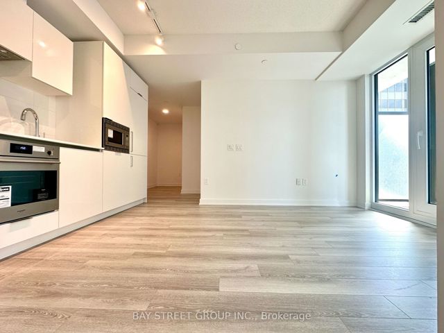 2006 - 238 Simcoe St