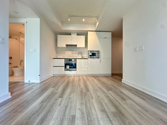 2006 - 238 Simcoe St