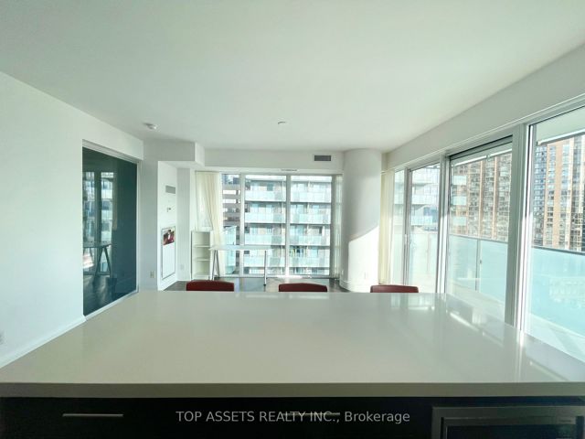 1202 - 65 St Mary St