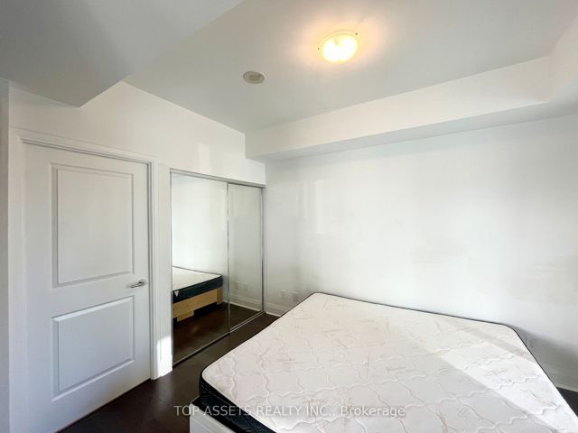 1202 - 65 St Mary St