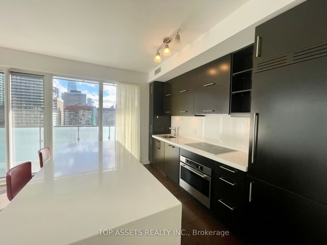 1202 - 65 St Mary St