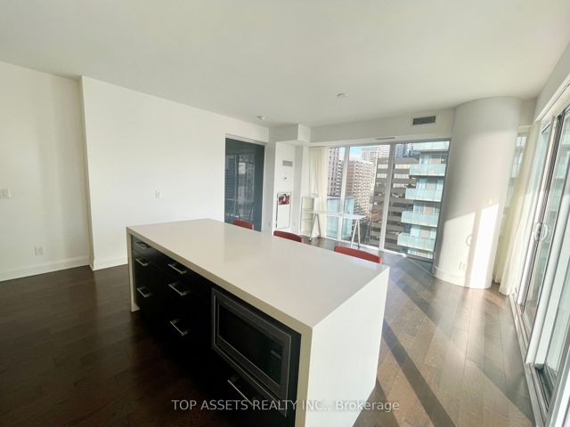 1202 - 65 St Mary St