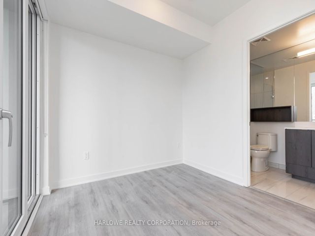 2227 W - 135 Lower Sherbourne St