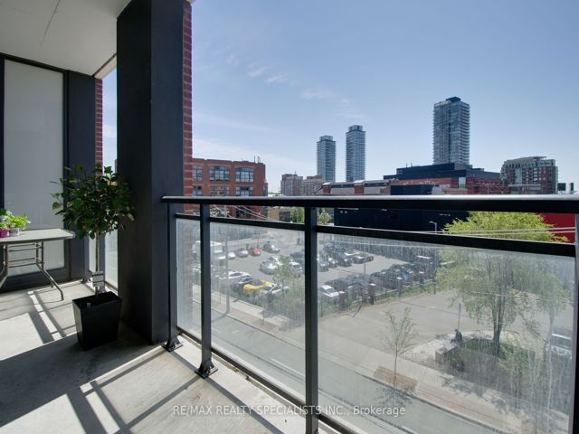 318 - 318 King St E
