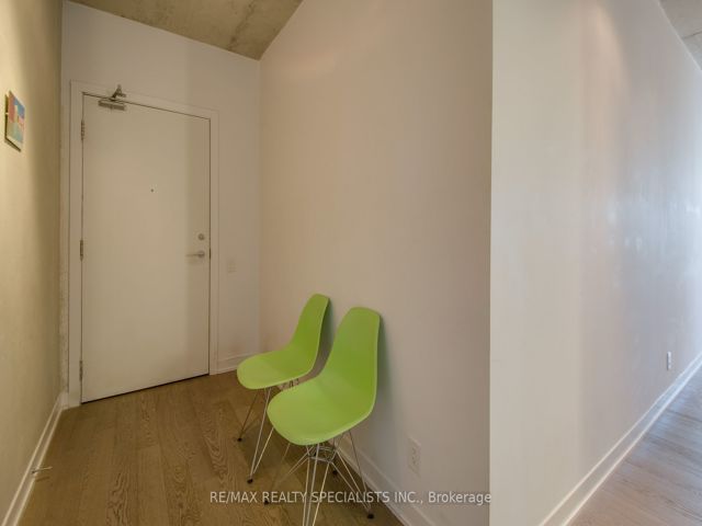 318 - 318 King St E