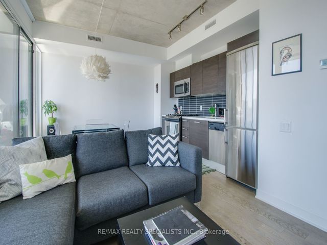 318 - 318 King St E
