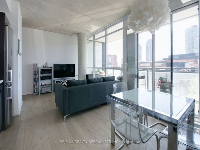 318 - 318 King St E