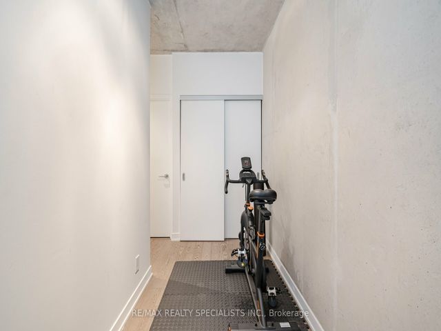 318 - 318 King St E