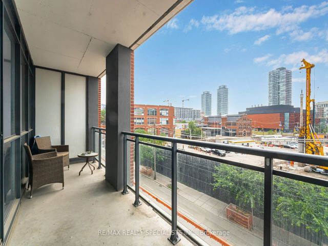 318 - 318 King St E