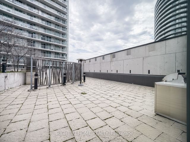 3811 - 75 Queens Wharf Rd