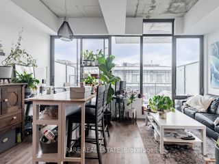 1004 - 560 King St W