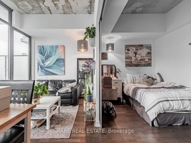 1004 - 560 King St W