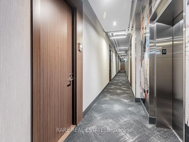 1004 - 560 King St W