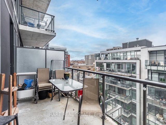 1004 - 560 King St W