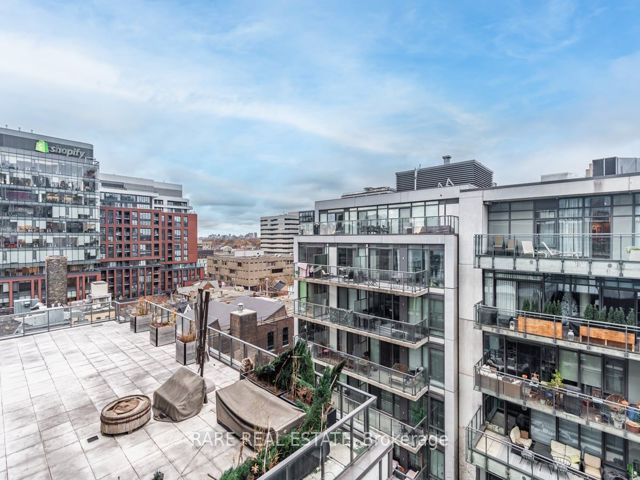 1004 - 560 King St W