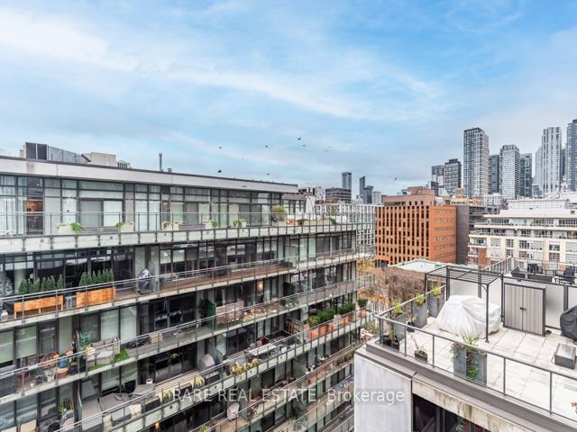 1004 - 560 King St W