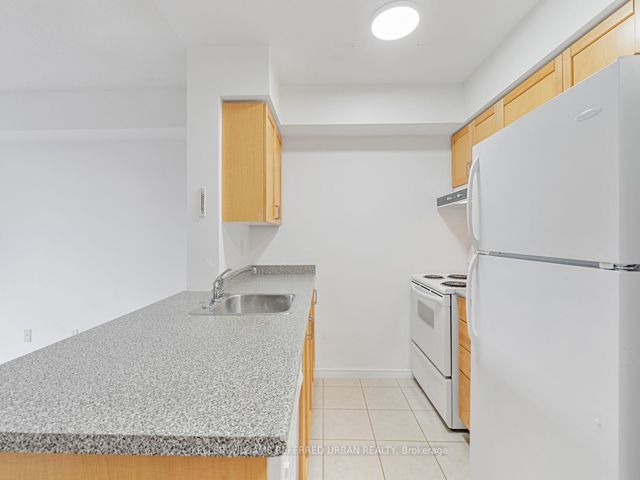 1002 - 155 Beecroft Rd