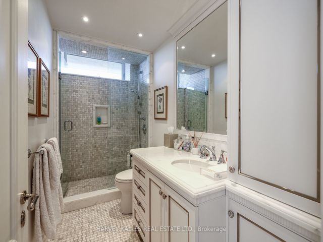 801 - 2600 Bathurst St