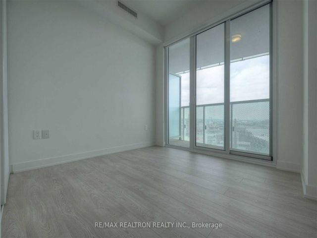 2102 - 15 Queens Quay E