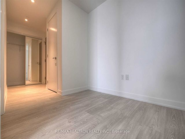 2102 - 15 Queens Quay E