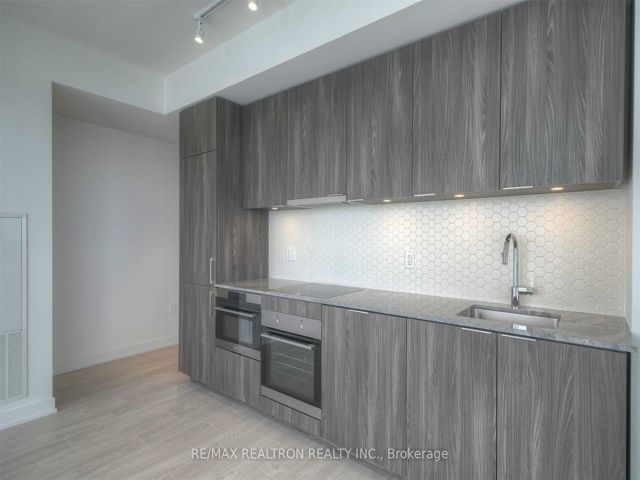 2102 - 15 Queens Quay E