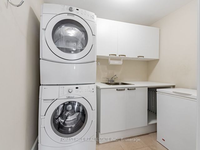 1402 - 660 Sheppard Ave E