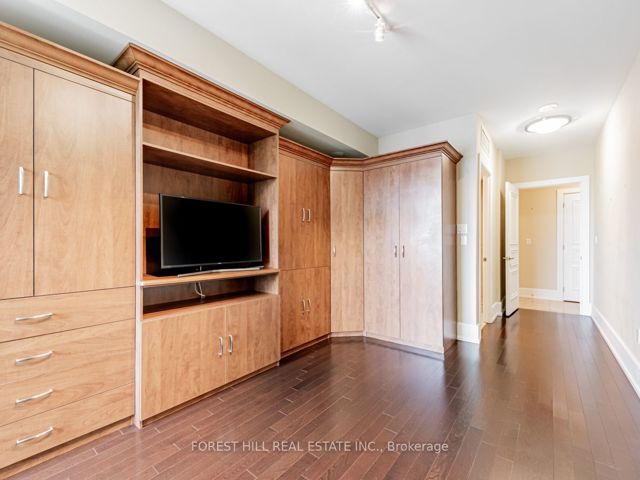 1402 - 660 Sheppard Ave E