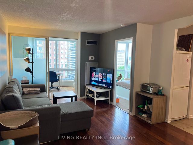 1209 - 1055 Bay St