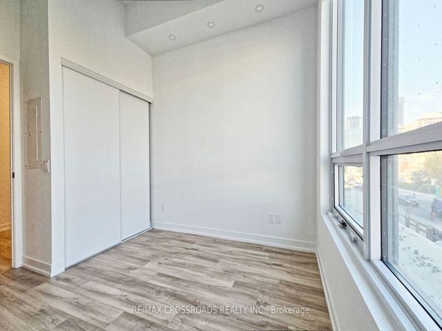 201 - 181 Sheppard Ave E