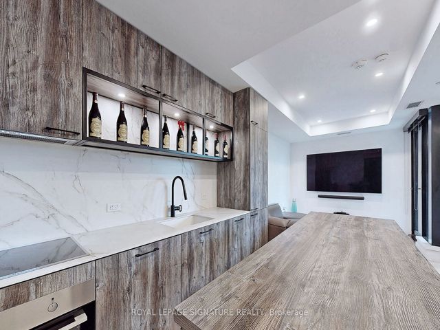 1201 - 505 Richmond St W