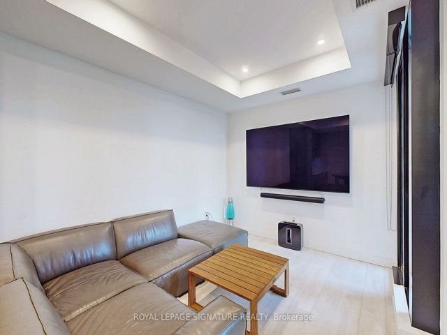 1201 - 505 Richmond St W