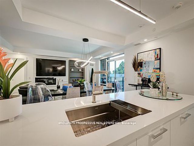 301 - 3 Southvale Dr