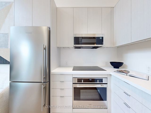 101 - 250 Lawrence Ave W
