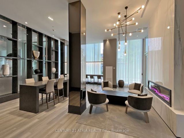 101 - 250 Lawrence Ave W