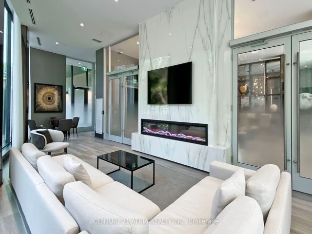 101 - 250 Lawrence Ave W