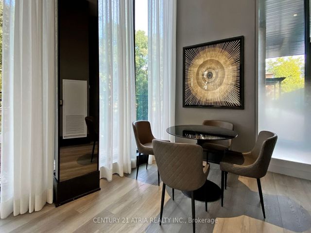 101 - 250 Lawrence Ave W