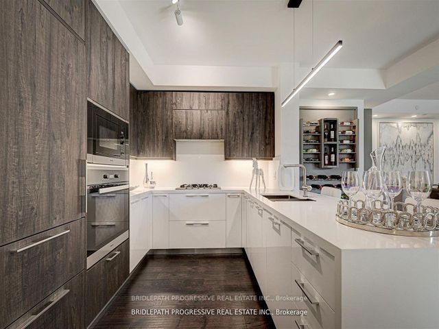 401 - 3 Southvale Dr