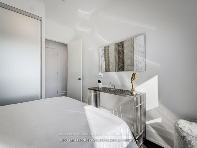 401 - 3 Southvale Dr