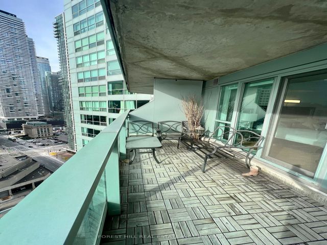 2413 - 10 Yonge St