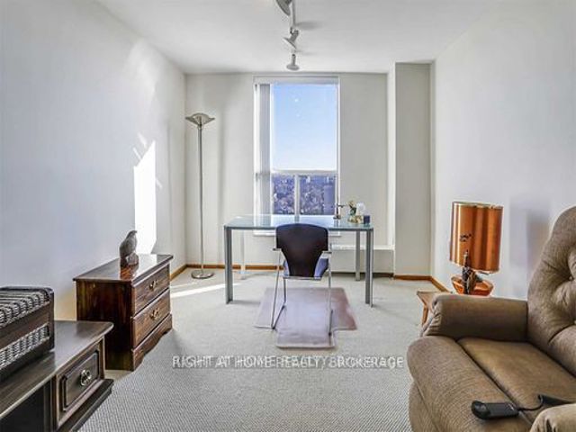 1601 - 130 Neptune Dr
