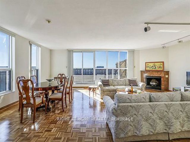 1601 - 130 Neptune Dr