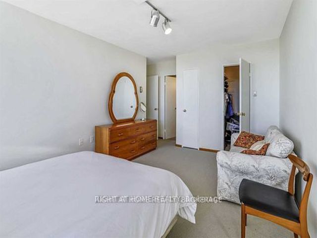 1601 - 130 Neptune Dr