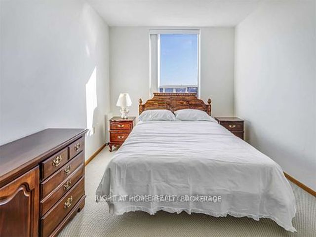 1601 - 130 Neptune Dr