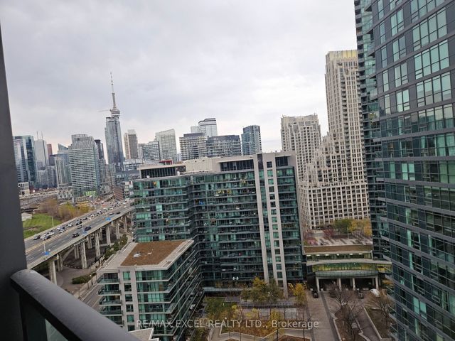 1812 - 231 Fort York Blvd