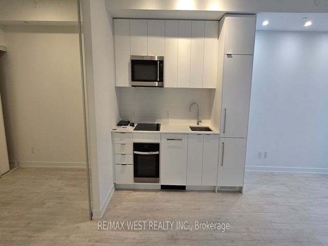 428 - 181 Sheppard Ave Ave S