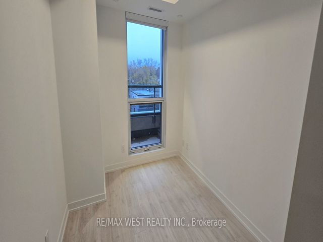 428 - 181 Sheppard Ave Ave S