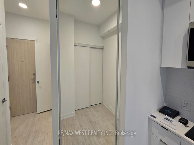 428 - 181 Sheppard Ave Ave S