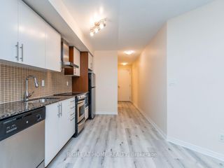 512 - 352 Front St W