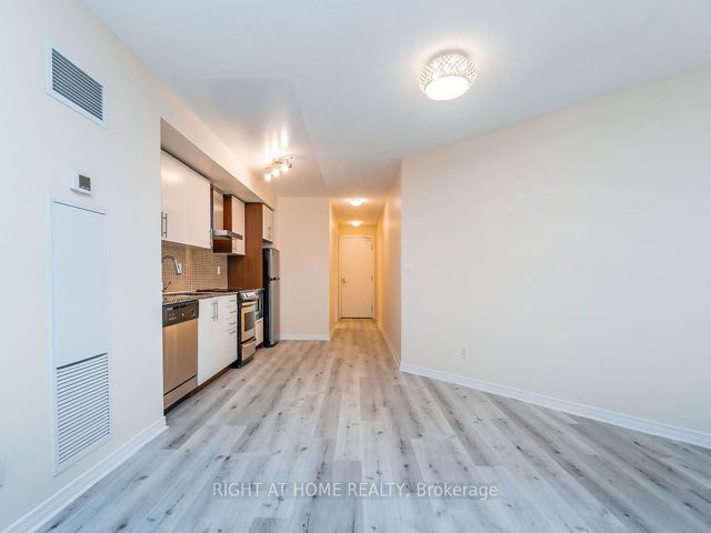 512 - 352 Front St W